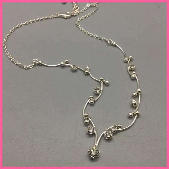 Vine Y-Neck Necklace - Picture 1 of 8